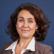 De formation scientifique, et après une solide expérience en normalisation et certification, Christine KERTESZ est responsable du département en charge des relations avec les adhérents d’AFNOR, regroupant 1 500 organisations, tant publiques que privées. Elle anime également la mission « Enseignement de la normalisation » avec Bernadette RUETSCH, cheffe de projet Enseignement de la normalisation.