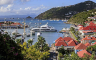 Vue d'une partie du chef-lieu de Gustavia à Saint-Barthélemy en décembre 2019