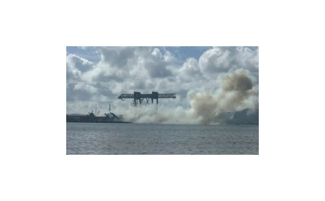 Explosion du portique endommagé à la Pointe des Grives